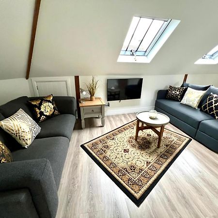 Glastonbury Secret Retreat - 1 Bd Split-Level Apt, Sleeps 3 Luaran gambar