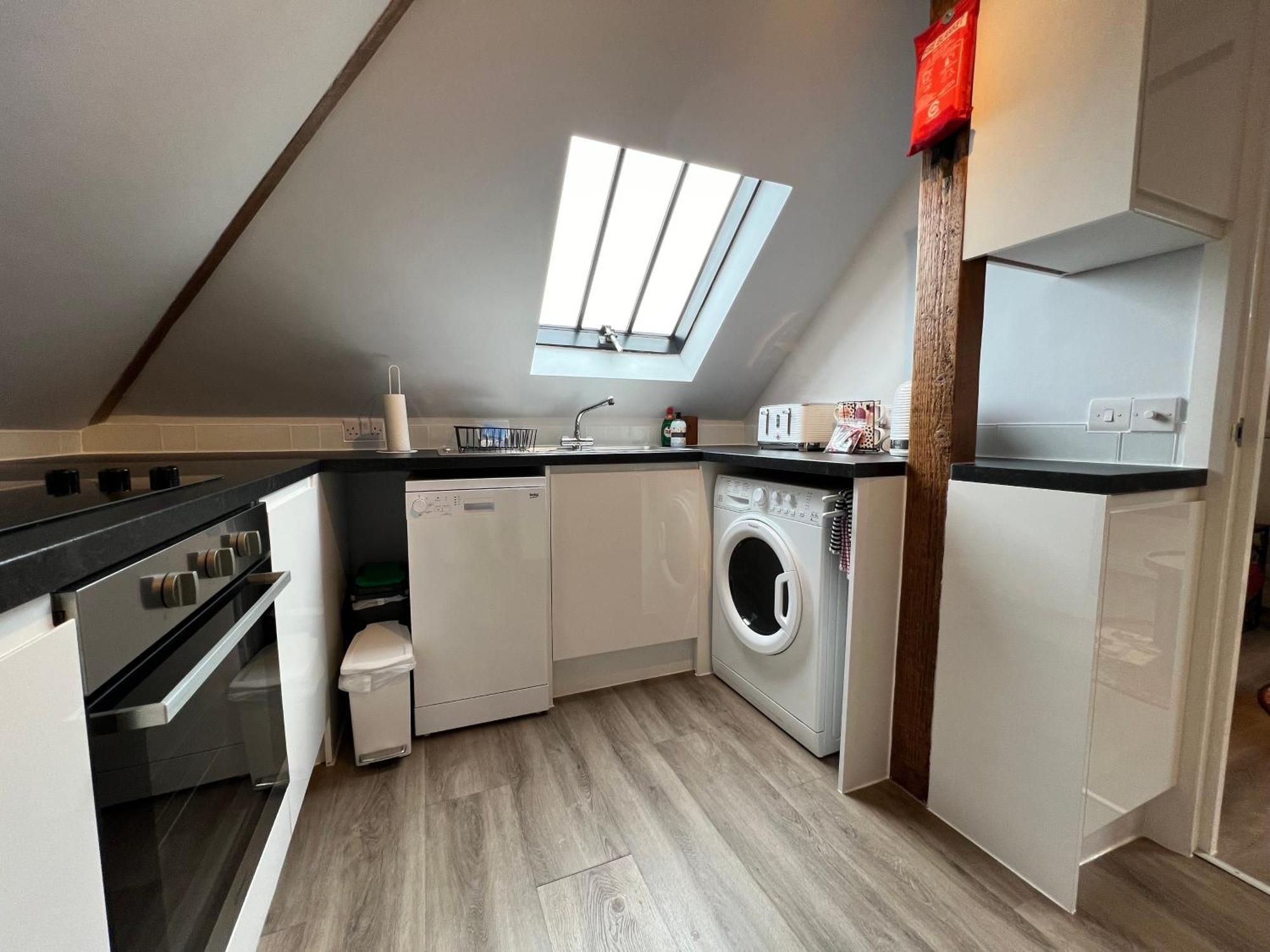 Glastonbury Secret Retreat - 1 Bd Split-Level Apt, Sleeps 3 Luaran gambar