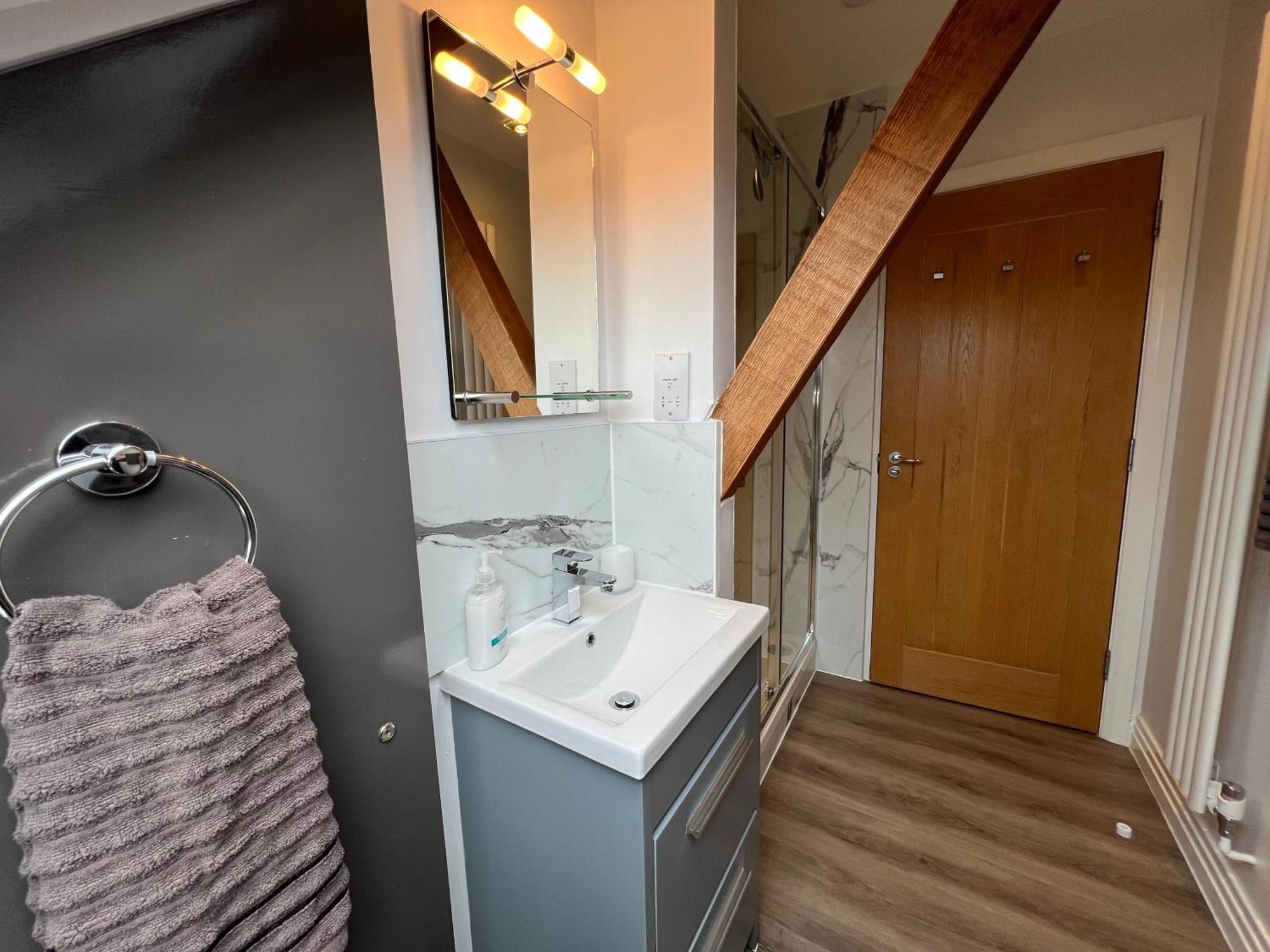 Glastonbury Secret Retreat - 1 Bd Split-Level Apt, Sleeps 3 Luaran gambar