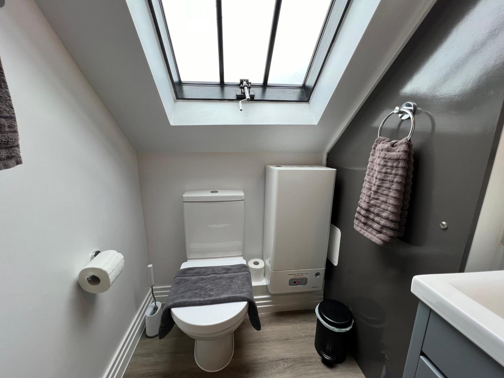 Glastonbury Secret Retreat - 1 Bd Split-Level Apt, Sleeps 3 Luaran gambar