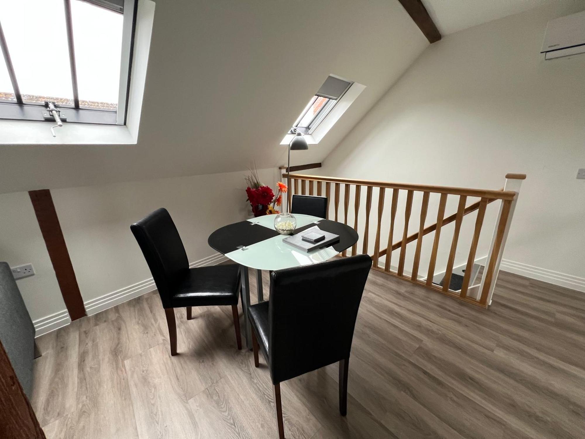 Glastonbury Secret Retreat - 1 Bd Split-Level Apt, Sleeps 3 Luaran gambar