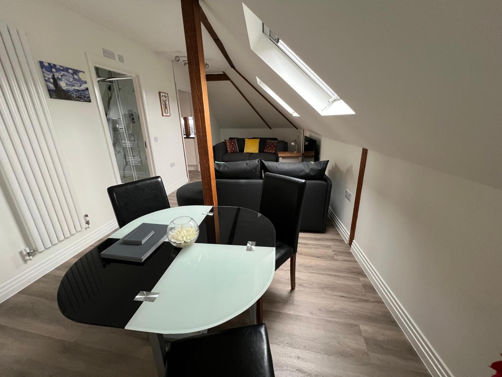 Glastonbury Secret Retreat - 1 Bd Split-Level Apt, Sleeps 3 Luaran gambar