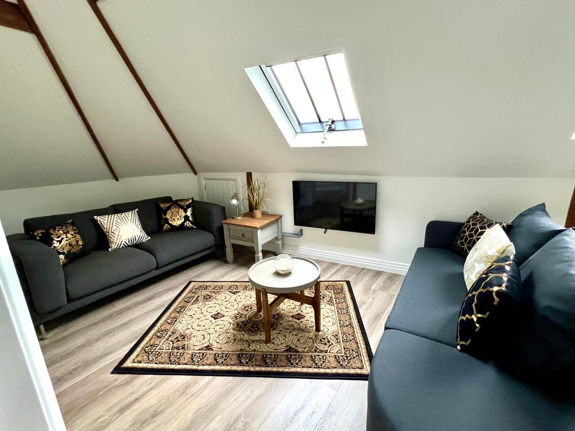 Glastonbury Secret Retreat - 1 Bd Split-Level Apt, Sleeps 3 Luaran gambar