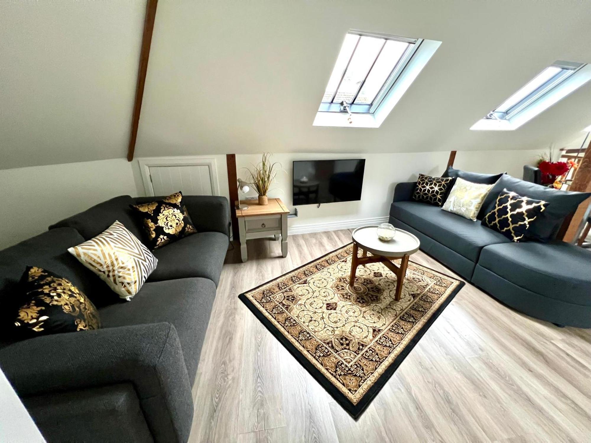 Glastonbury Secret Retreat - 1 Bd Split-Level Apt, Sleeps 3 Luaran gambar