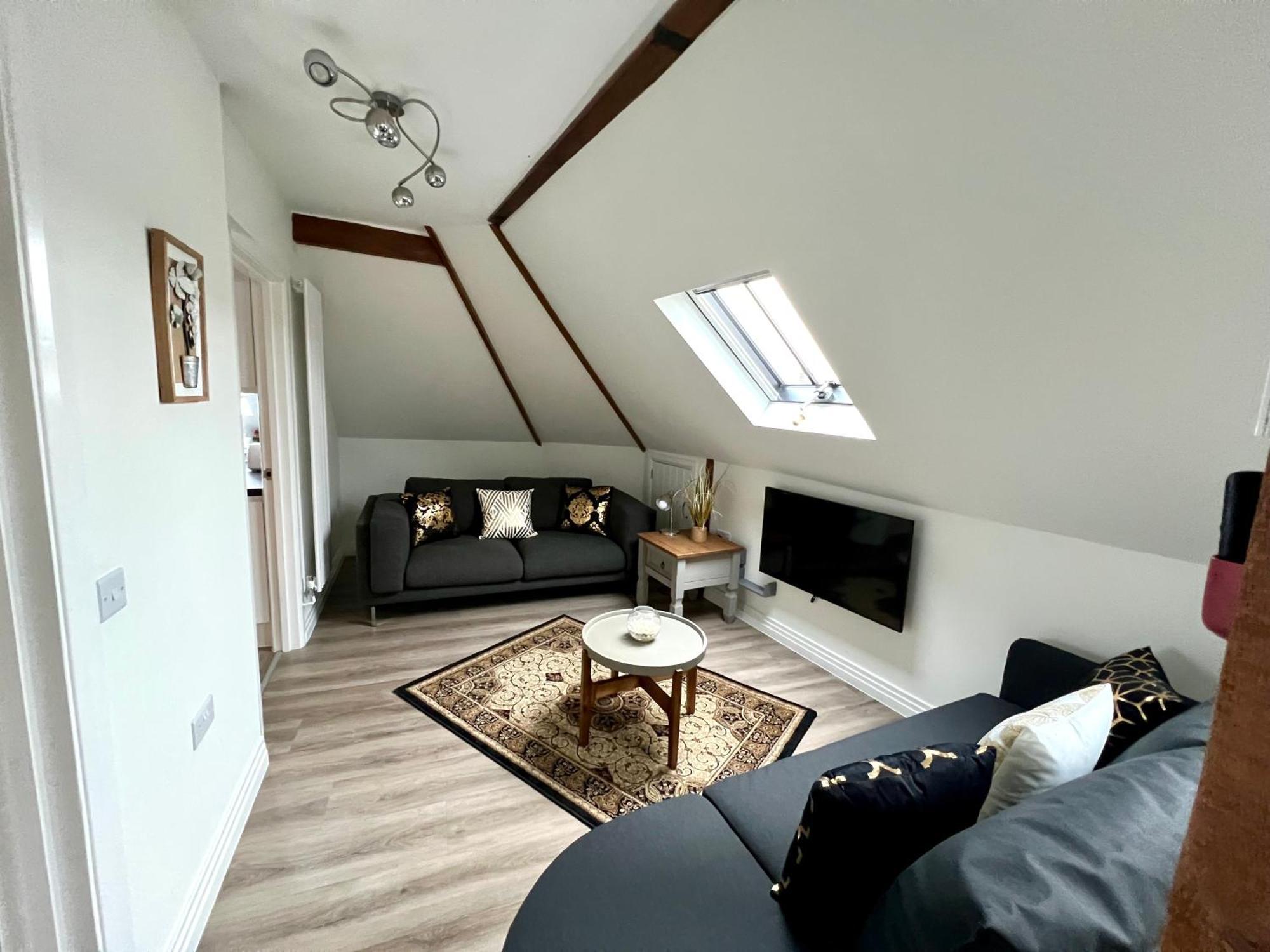Glastonbury Secret Retreat - 1 Bd Split-Level Apt, Sleeps 3 Luaran gambar