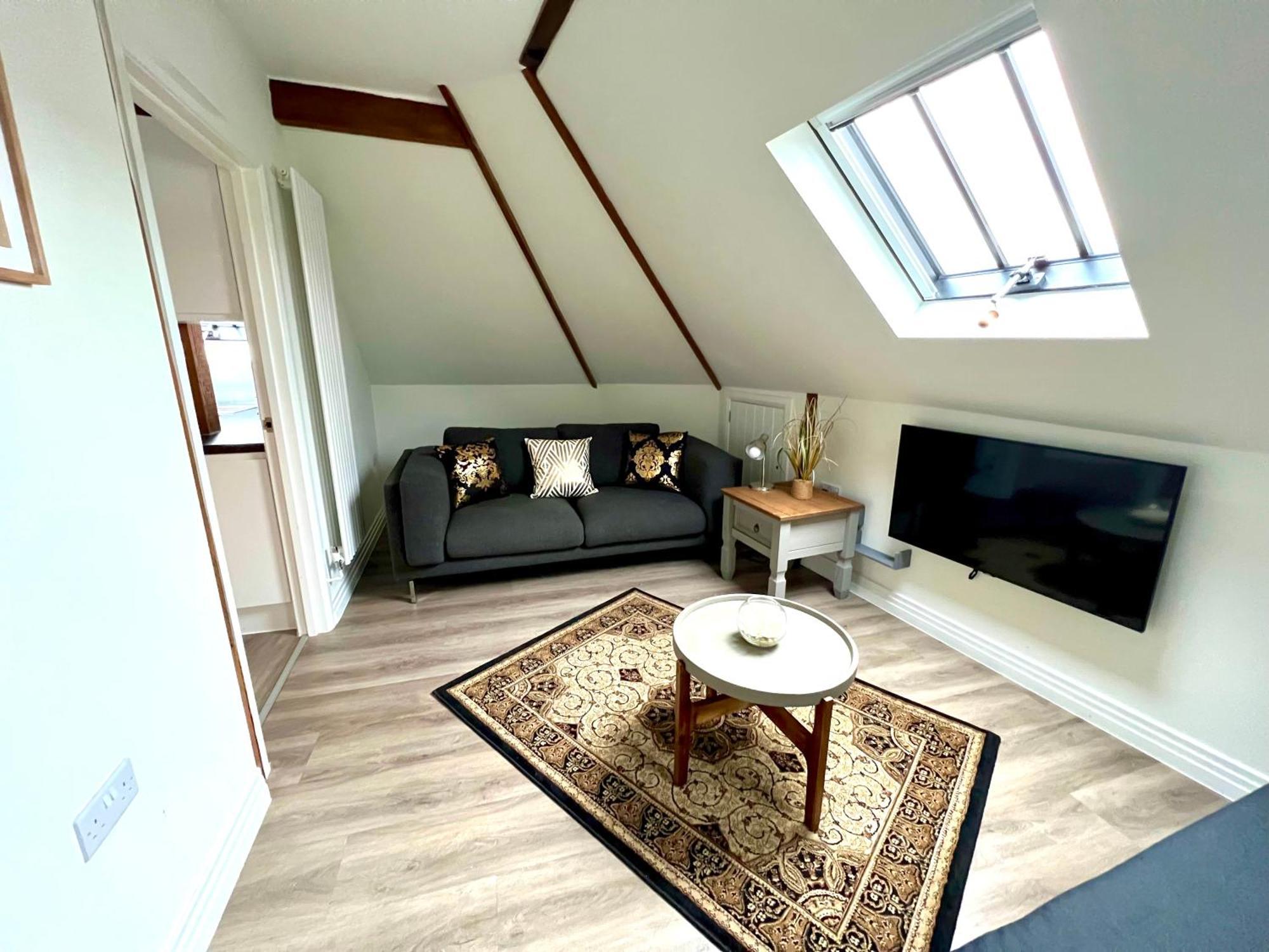 Glastonbury Secret Retreat - 1 Bd Split-Level Apt, Sleeps 3 Luaran gambar