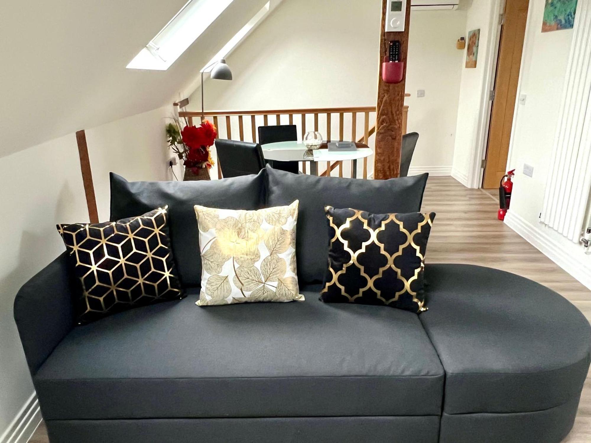 Glastonbury Secret Retreat - 1 Bd Split-Level Apt, Sleeps 3 Luaran gambar